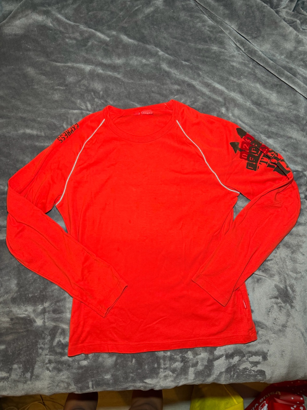 Esprit Men's Long-Sleeve Red Performance Tee with Sleeve Graphic